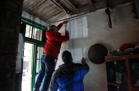 �������ĵ��������˼��н��а���˶�